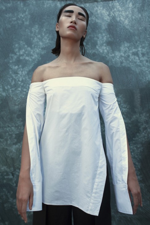Muôn kiểu áo sơ mi trắng ngắm là muốn mua của Trang Khiếu