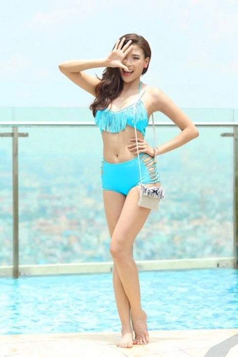 Ngắm Thúy Diễm, Hồng Loan khoe dáng cùng bikini