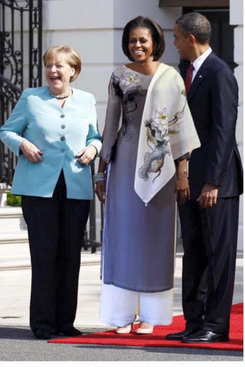 Sự thật đằng sau bức ảnh phu nhân Obama mặc áo dài Việt Nam