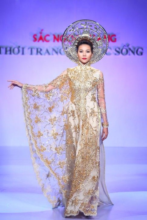 Thanh Hằng: “Áo dài khiến phụ nữ Việt đẹp nhất!”
