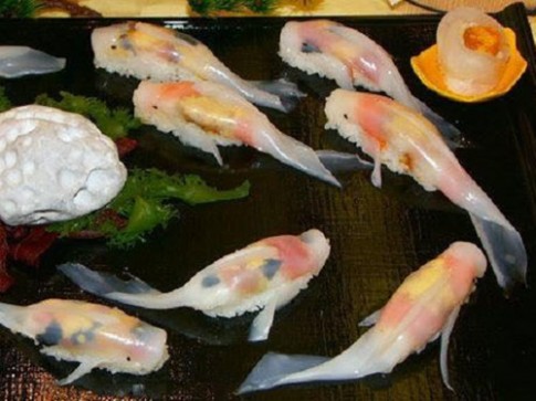 Thích thú với món sushi “biết bơi” ở Nhật Bản