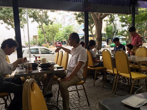 Thưởng thức bát mì vịt tiềm “ăn sáng no đến tối” ở Phú Mỹ Hưng