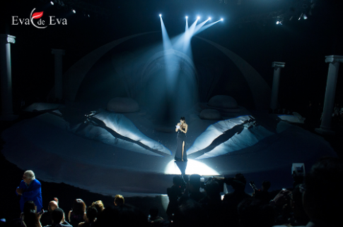 Vẻ đẹp lãng mạn trong show diễn ‘The Dream of Santorini’