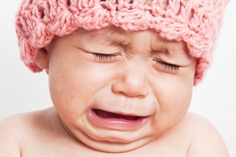 10 mẹo hữu ích dỗ trẻ sơ sinh nín khóc ngay lập tức