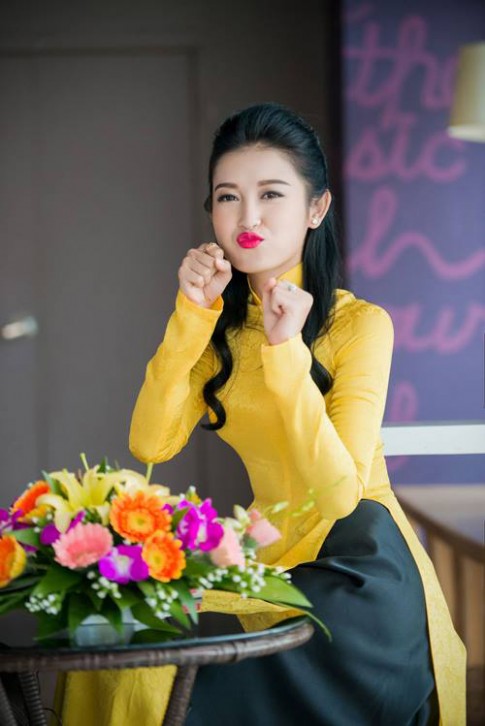 1001 “sắc thái” mặt xấu dễ thương của hoa, á hậu Việt