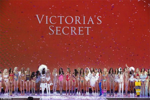 Dàn mẫu nội y Victoria‘s Secret kiếm nghìn tỷ mỗi năm