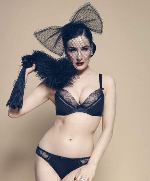 Dita Von Teese phô diễn vòng eo tuổi 40