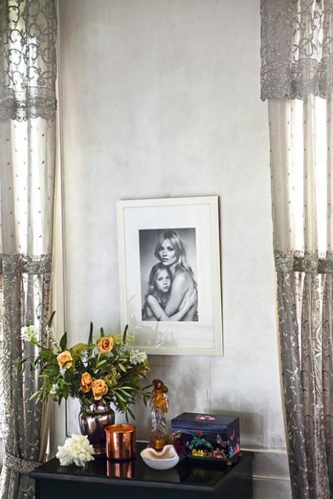 “Đột nhập” vào dinh thự của siêu mẫu Kate Moss