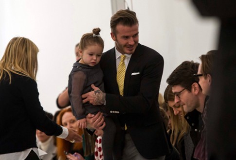 Gia đình Beckham gây sốt tại show của Vic