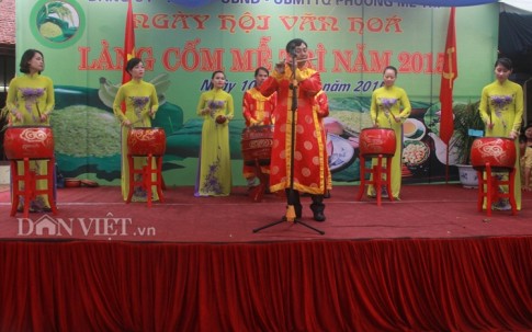 Hương cốm ngào ngạt trong ngày hội làng cốm Mễ Trì