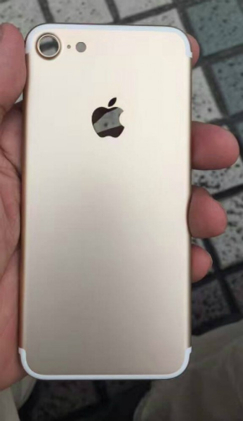 iPhone 7 lộ mặt lưng với thiết kế ăng-ten ẩn