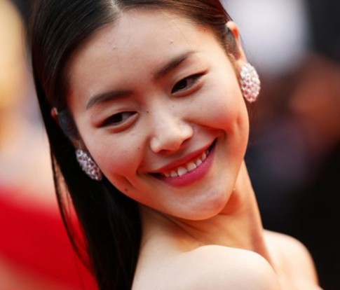 Liu Wen: Từ gái quê đến siêu mẫu triệu phú