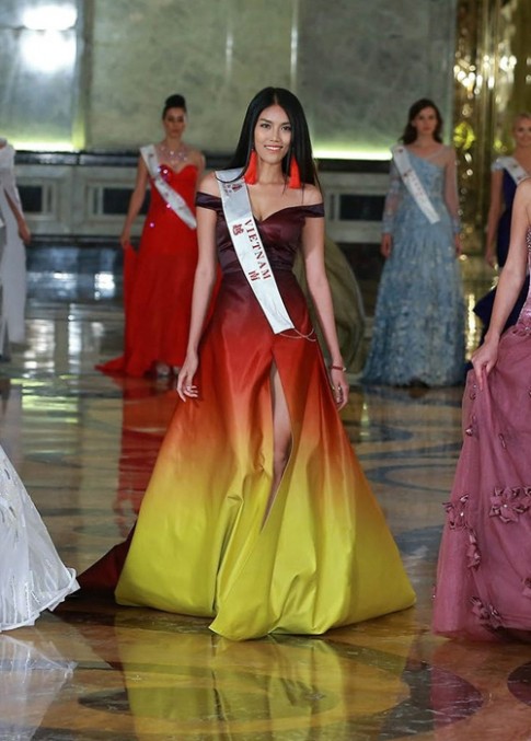 Váy hot nhất tuần: Đầm Lan Khuê mặc ở Miss World