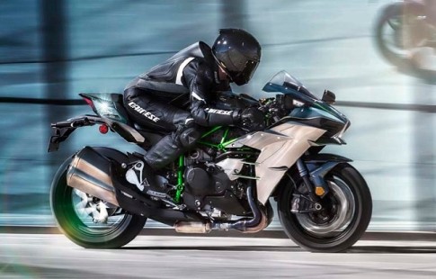 [Clip] Kawasaki Ninja H2 đạt tốc độ tối đa 363 km/h