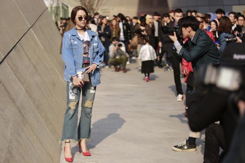 Minh Hằng được “săn đón” ở tuần lễ thời trang Seoul
