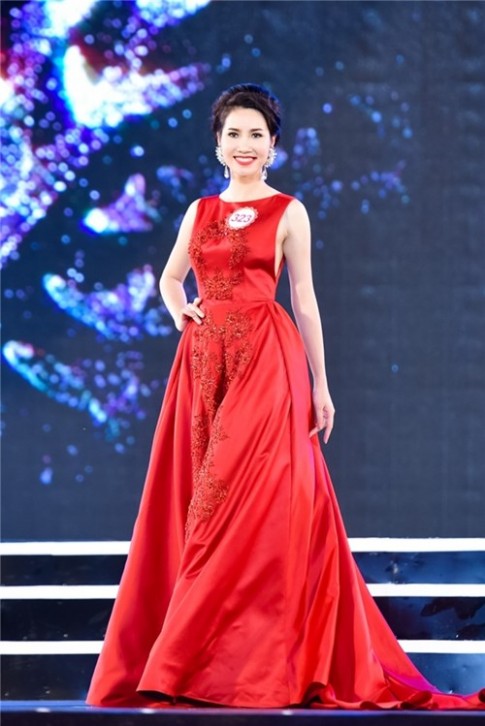 Thí sinh Hoa hậu Việt Nam bị phát hiện diện váy nhái Taylor Swift