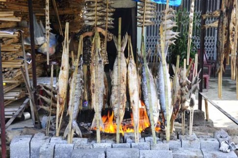 Về Sông Đà ăn cá nướng thơm lừng