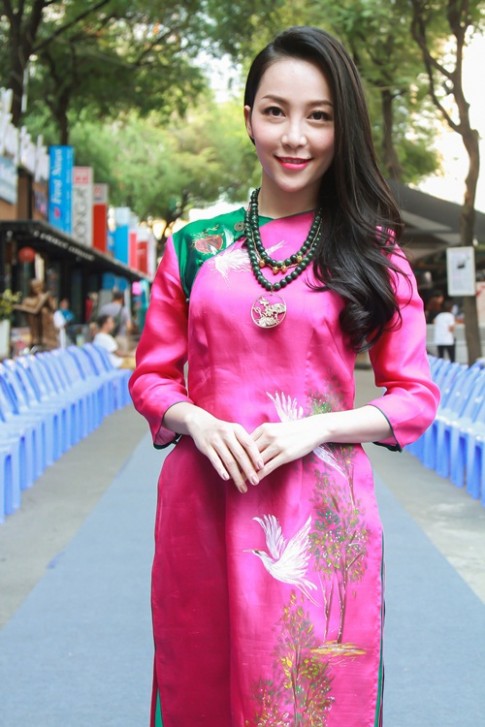 Linh Nga, Hồng Nhung đọ sắc đằm thắm với áo dài