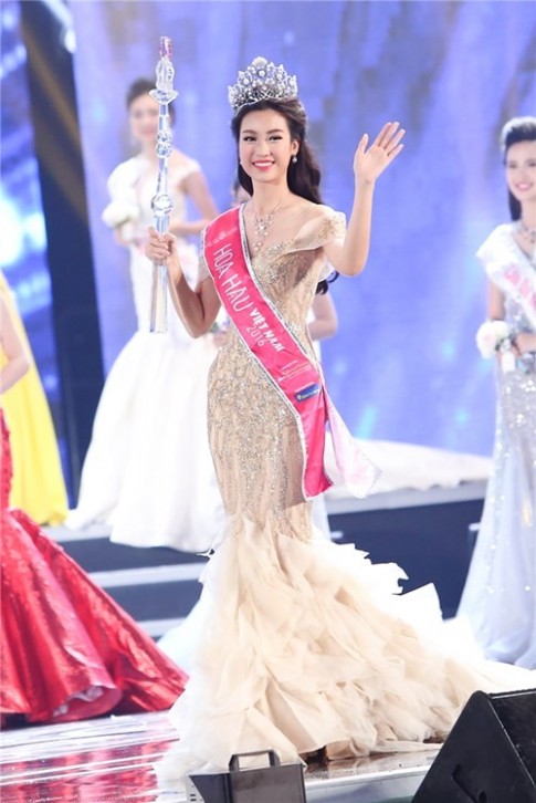 Nhìn lại hành trình đáng ngưỡng mộ của top 3 Hoa hậu Việt Nam 2016
