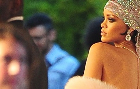 Rihanna hối tiếc về bộ đồ lộ 90% cơ thể ở CFDA Award