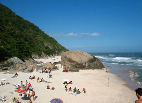 Rio de Janeiro mở cửa bãi tắm khỏa thân đầu tiên	