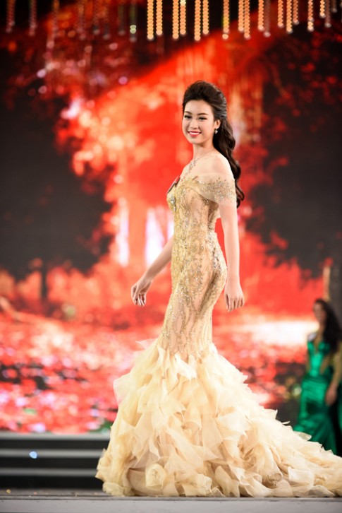 Sự thật về chiếc váy “đụng hàng” của hoa hậu Mỹ Linh