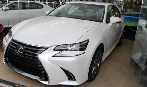  Lexus GS200t đời mới cập cảng Sài Gòn 