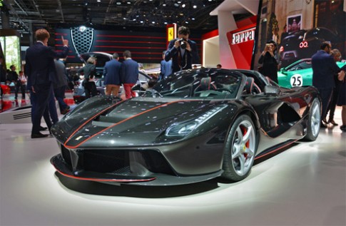  Siêu xe Ferrari giá 2 triệu USD hết hàng trước khi ra đại lý 