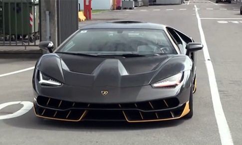  Siêu xe Lamborghini 1,9 triệu USD lần đầu lăn bánh 