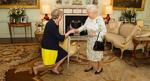 Sở thích thời trang đặc biệt của nữ thủ tướng mới nước Anh