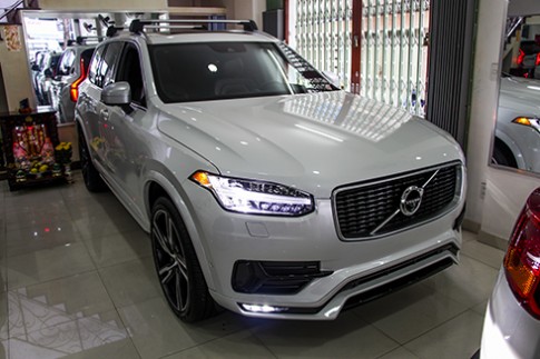  Xế độ Volvo XC90 R-Design ở Sài Gòn 