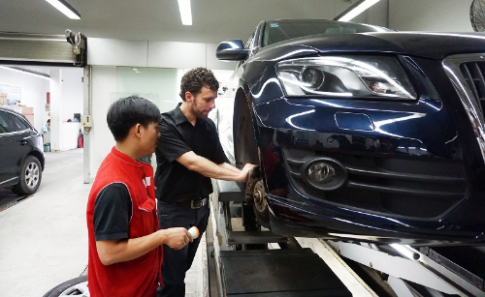  Chuyên gia kỹ thuật Audi toàn cầu kiểm tra xe tại Việt Nam 