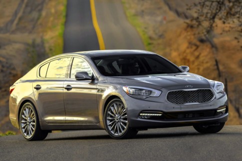  Kia K900 giá 50.000 USD - cố đọ Mercedes S-class 