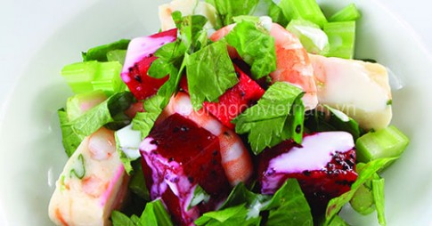 Salad thanh long ruột đỏ món ăn hấp dẫn mùa hè