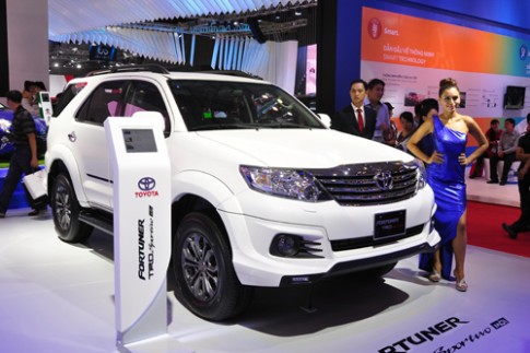  Toyota Fortuner TRD Sportivo 2015 chào khách hàng Việt 