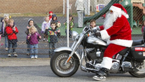  Ảnh vui ông già Noel trên môtô 