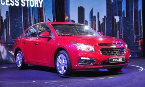  Chevrolet Cruze mới 572 triệu - đấu Altis, giá ngang Vios 