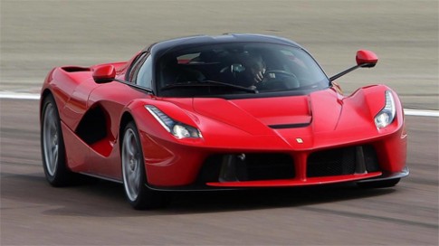  Ferrari triệu hồi hơn 800 xe vì lỗi túi khí 