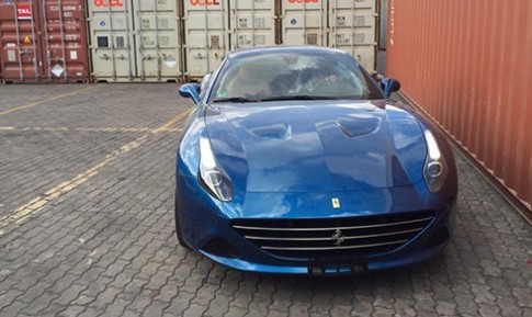  Siêu xe Ferrari California T 2015 đầu tiên về Việt Nam 