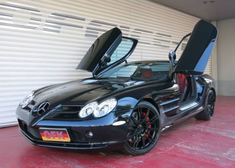  Siêu xe Mercedes SLR McLaren đen bóng cuốn hút 