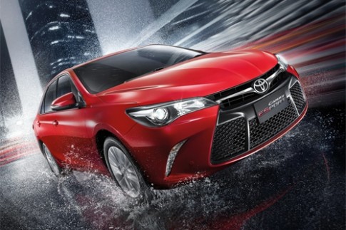  Toyota Camry eSport giá 48.650 USD 