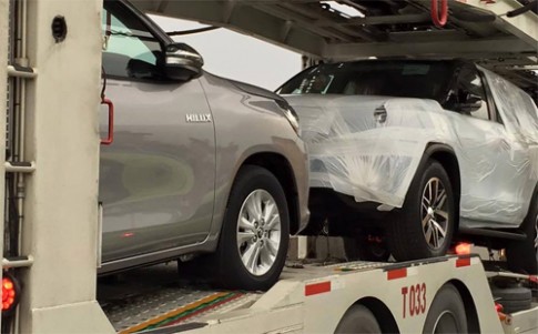  Toyota Fortuner 2016 trên đường vận chuyển 