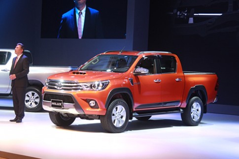  Toyota Hilux 2016 giá từ 693 triệu - tìm vị thế thị trường Việt 