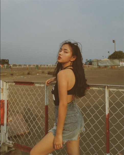 Gặp cô nàng vô tư thả rông vì ngực quá đẹp đang hot nhất Instagram Việt