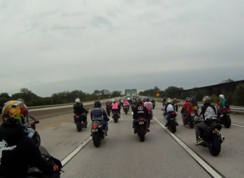  Quái xế đi siêu môtô náo loạn xa lộ Mỹ 