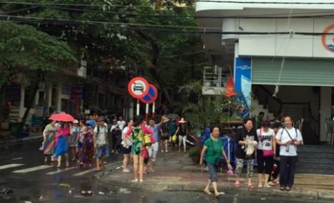 Hơn 300 du khách kẹt tại Cát Bà do bão	