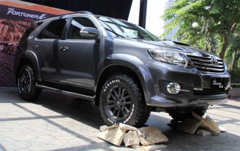  Toyota Fortuner G VNT Diesel giá 41.000 USD 