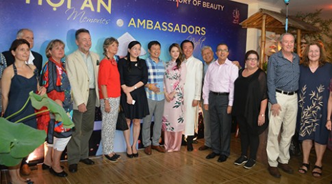  Các đại sứ xem show thực cảnh ở Hội An, pháo hoa ở Đà Nẵng	
