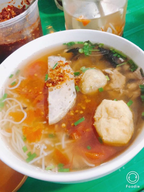  Hàng ăn vỉa hè Hà Nội tăng giá vẫn đông khách dịp Tết	