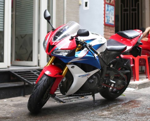 Honda CBR600RR vô cùng ấn tượng trong bản độ cực chất của biker Việt